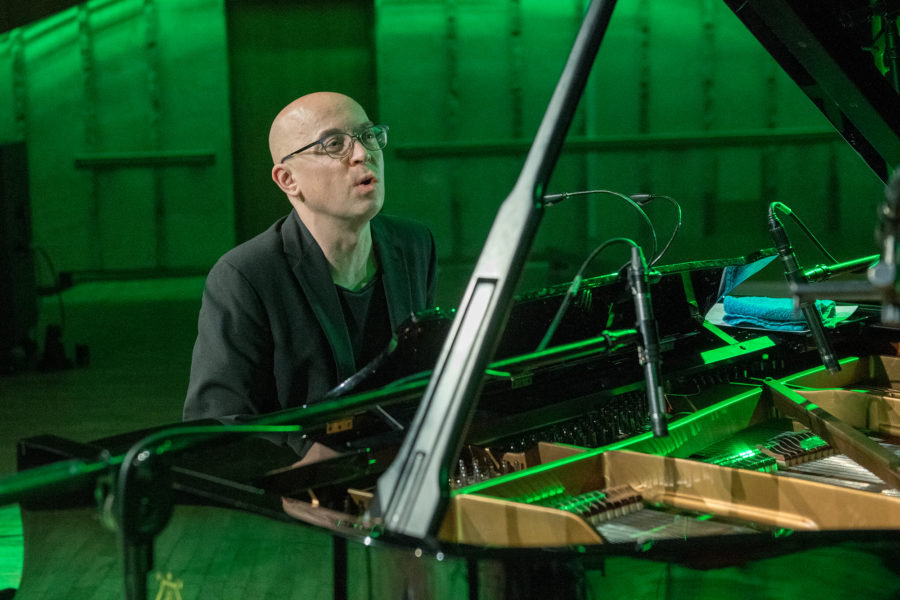 Międzynarodowy Dzień Jazzu: o muzyce Krzysztofa Komedy rozmawiamy z Marcinem Wasilewskim
