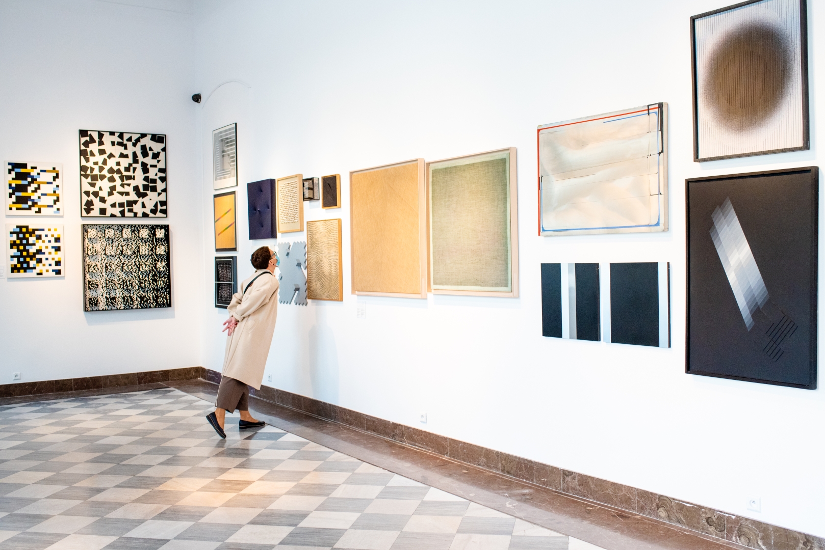 „72/21. Kolekcja Galerii 72”, czyli abstrakcja geometryczna w Kordegardzie