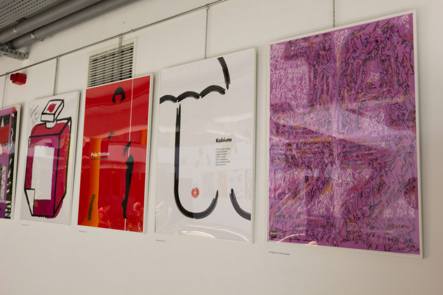„Plakat musi angażować odbiorcę”. Wystawa „Kobieta w plakacie” w Kielnarowej