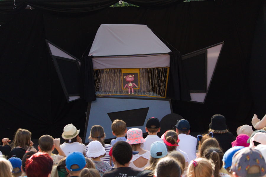 „Teatr można robić wszędzie”. Drugi sezon Sceny Letniej w Brwinowie