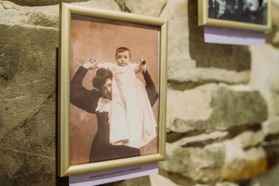 Miłość i fotografia: „Na szklanym negatywie – Leopoldyna i Edward Janusz”