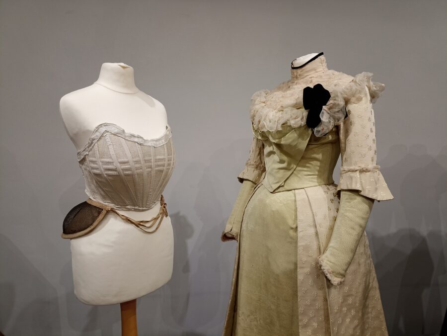 Muzeum Historii Ubioru. Co o świecie sprzed lat mówi panująca wówczas moda?